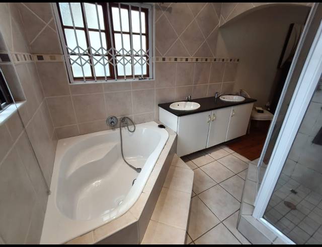 4 BEDROOM HOUSE FOR SALE IN CASHAN